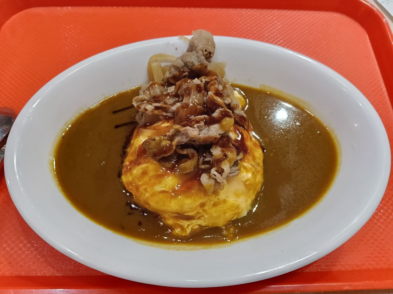 Sun San Curry omurice in a bowl