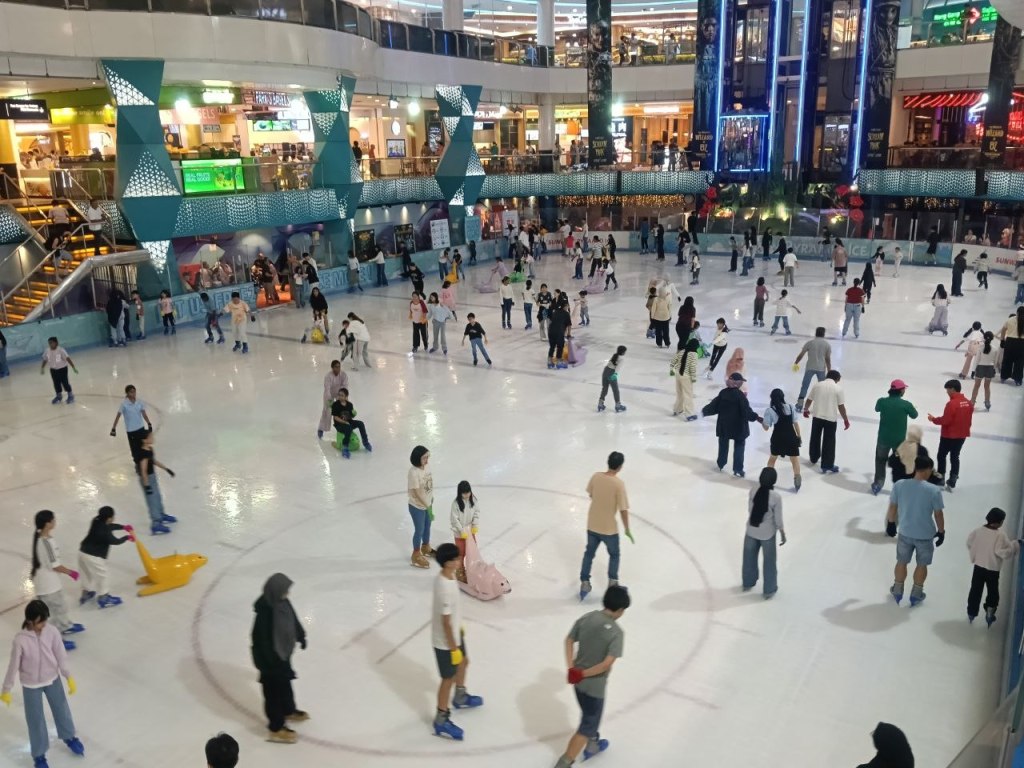 Ice skating rink at Sunway Pyramid Mall packed with people